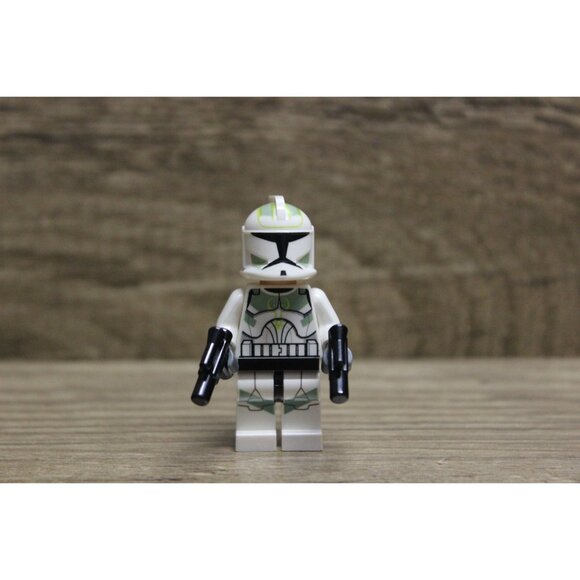 LEGO Star Wars Phase 1 Horn Company Clone Trooper w/ guns SW0298 #7913 pack part - Picture 1 of 5
